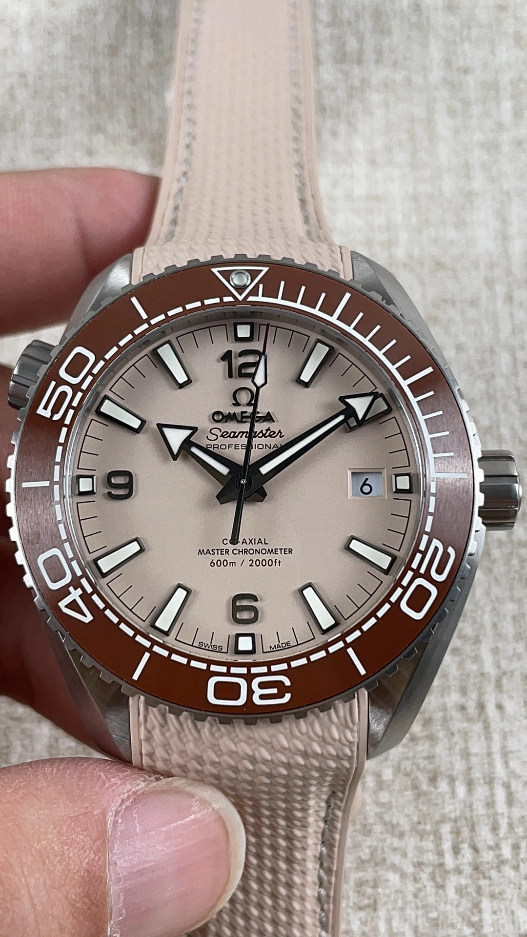 Upgraded CBD Factory Omega Seamaster Planet Ocean 600M 43.5mm Beige Dial Brown Bezel (215.32.44.21.09.001) 1:1 Super Clone – DD8900 Movement 290